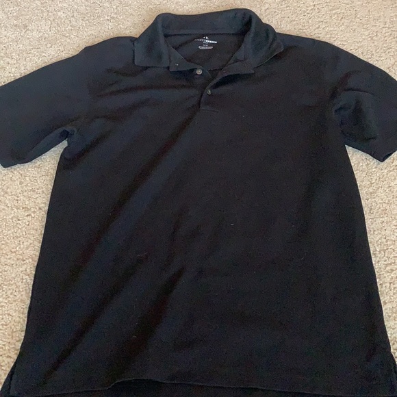 Large collared shirts. - Picture 3 of 4